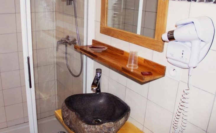 Hotel L’Ours Blanc, Morzine, Shower